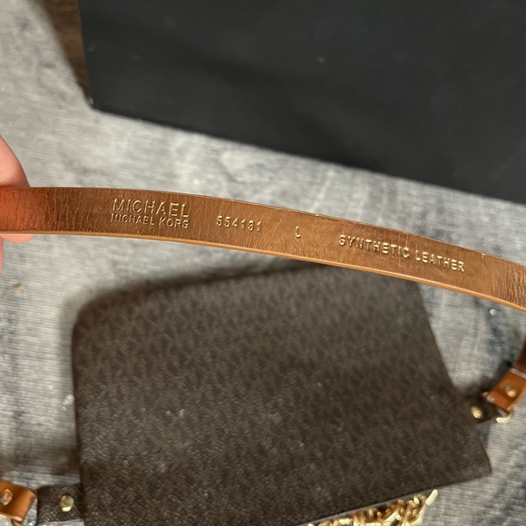 Michael Kors pull chain belt bag - Picture 9 of 9